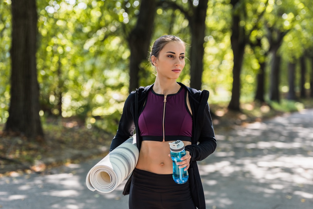 cleaning-a-yoga-mat-with-vinegar-and-water-yogalaff